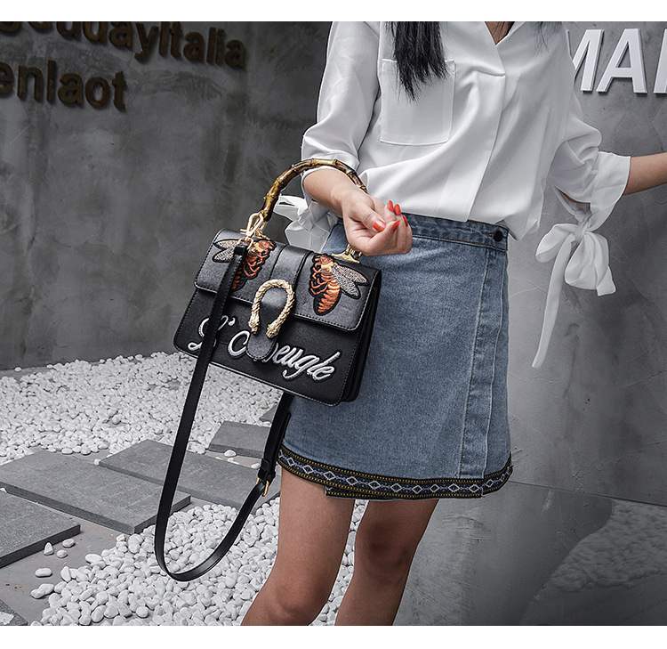 Lady bags The New Japanese Embroidered Handbag Ms Temperament Shoulder Messenger bag