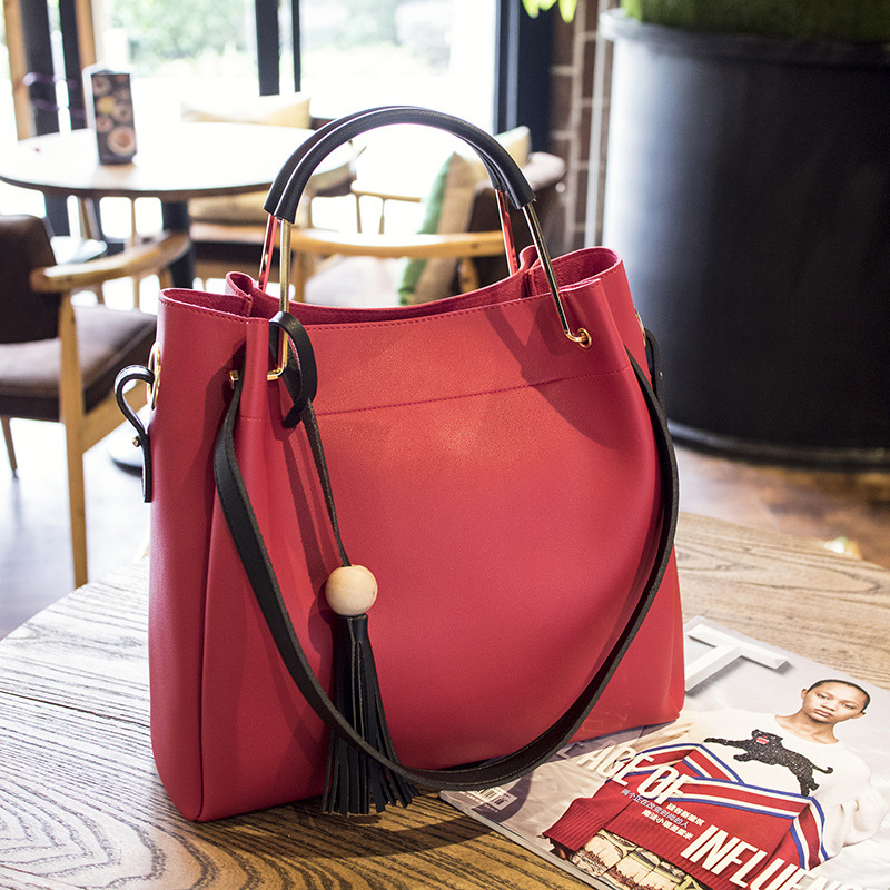 Ladies bag Messenger Mother Package Portable Shoulder Bags Simple Tassel Bucket Big Bag