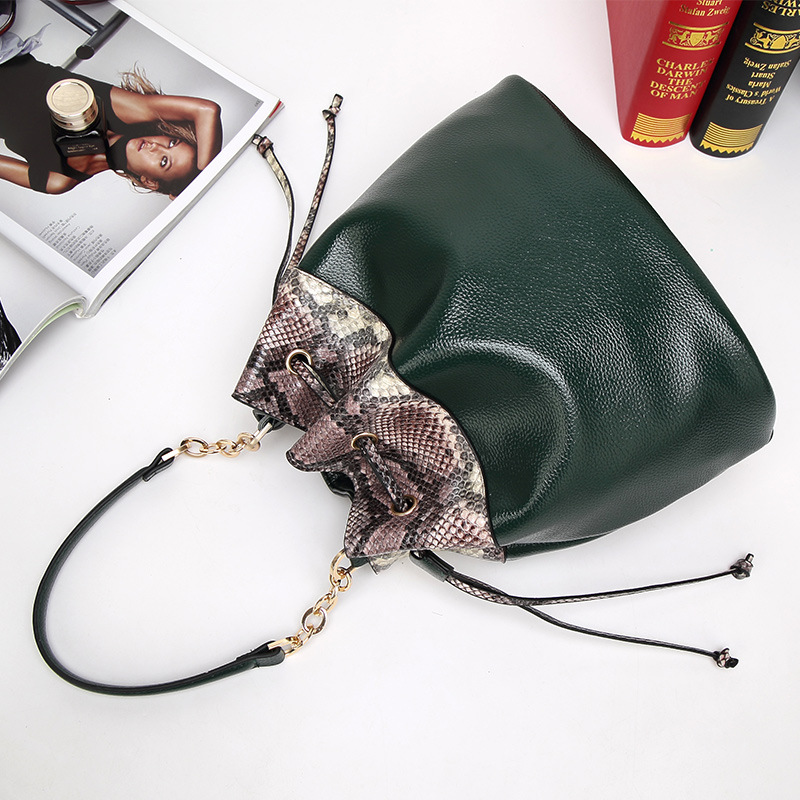 The New Lady bags Big bag fashion Serpentine Shoulder Bags Messenger Water bucket bag Handbags