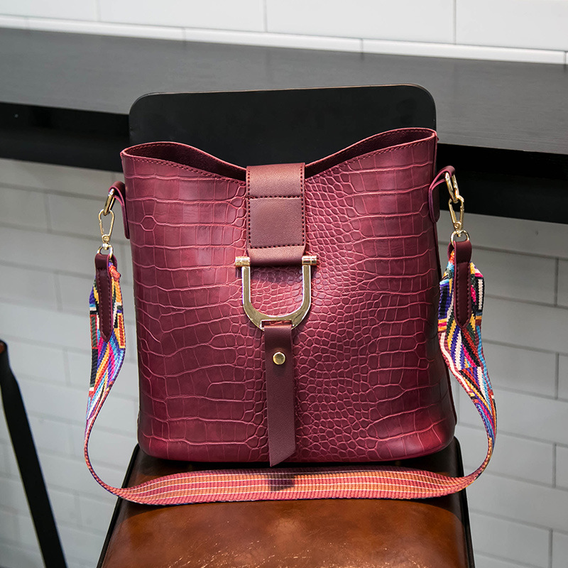 The New Mother Package Bucket Wild Messenger Bag Shoulder Lady bags Crocodile Pattern Ladies bag