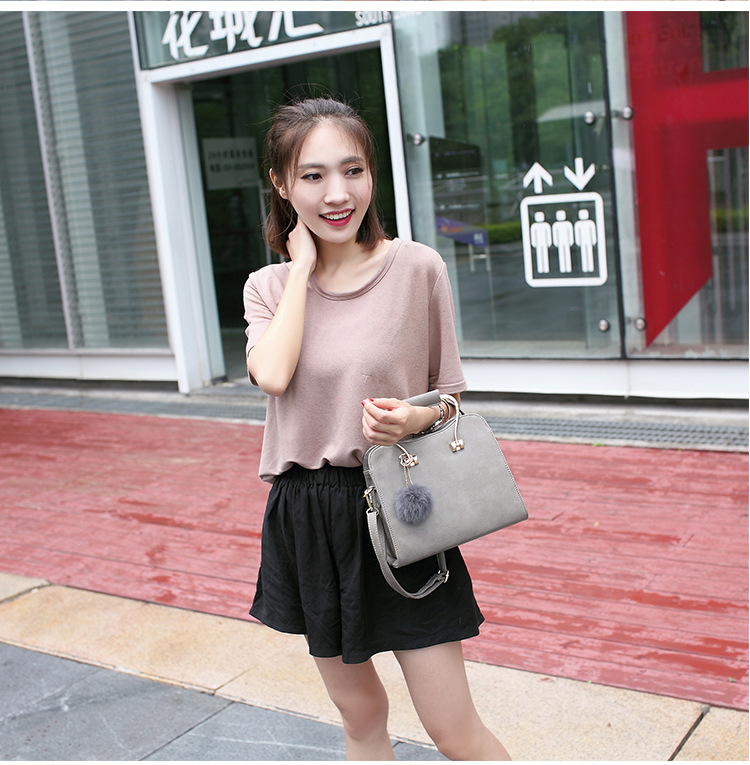 The New Women Fashion Wild Shoulder Diagonal Package Lady bags Leisure Packet With hair ball