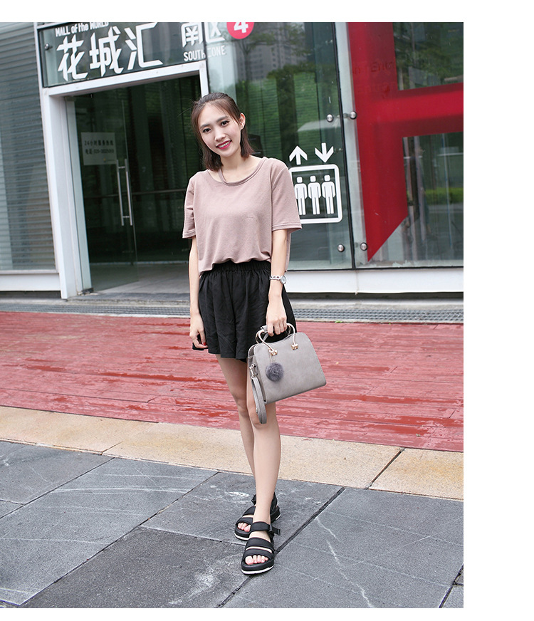 The New Women Fashion Wild Shoulder Diagonal Package Lady bags Leisure Packet With hair ball