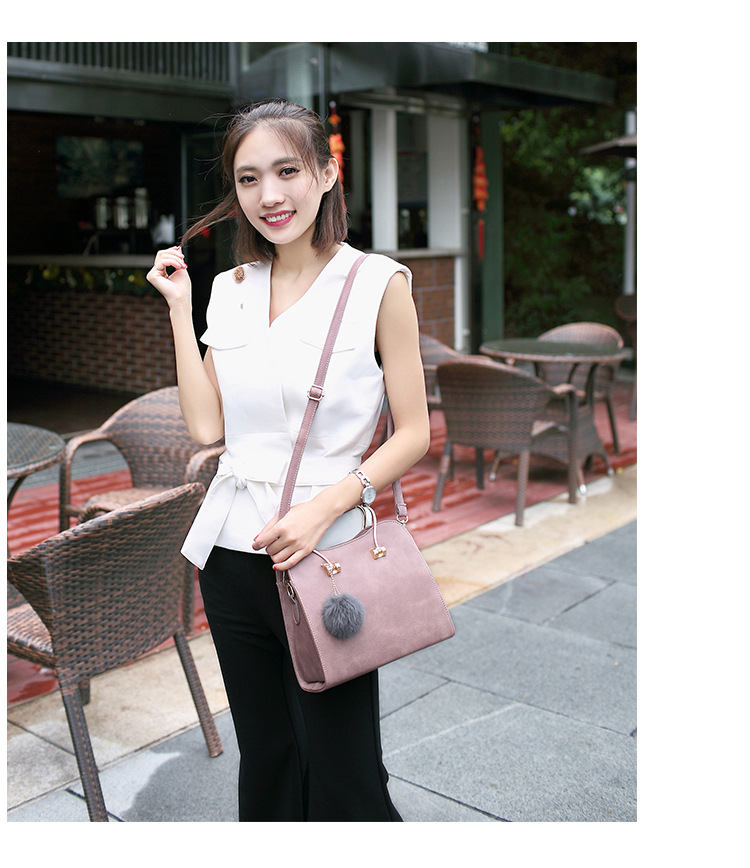 The New Women Fashion Wild Shoulder Diagonal Package Lady bags Leisure Packet With hair ball