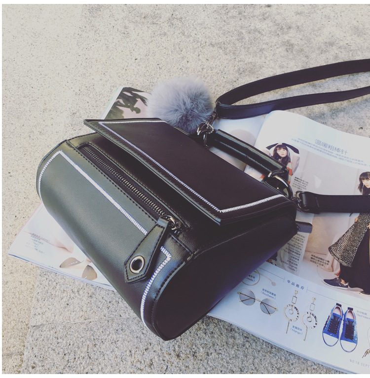 The New Lady Bags Wild Fashion Messenger Bag Hairball Handbag Sweet Ms. bag