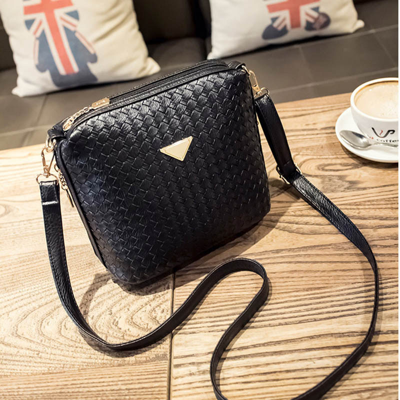 The New fashion Wild Weaving High capacity Messenger bag Shoulder portable Ms. bag Handbags
