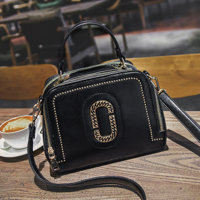 The New Handbag Lady Bags Personality Rivet Small Square Package Fashion Wild Messenger bag