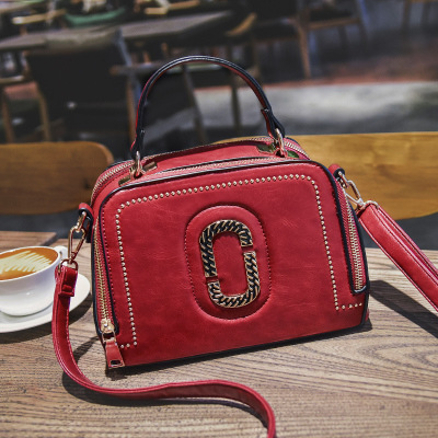 The New Handbag Lady Bags Personality Rivet Small Square Package Fashion Wild Messenger bag
