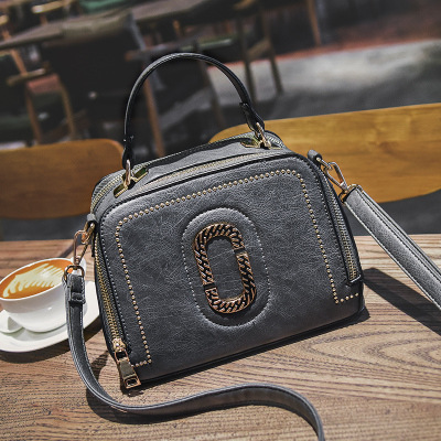 The New Handbag Lady Bags Personality Rivet Small Square Package Fashion Wild Messenger bag