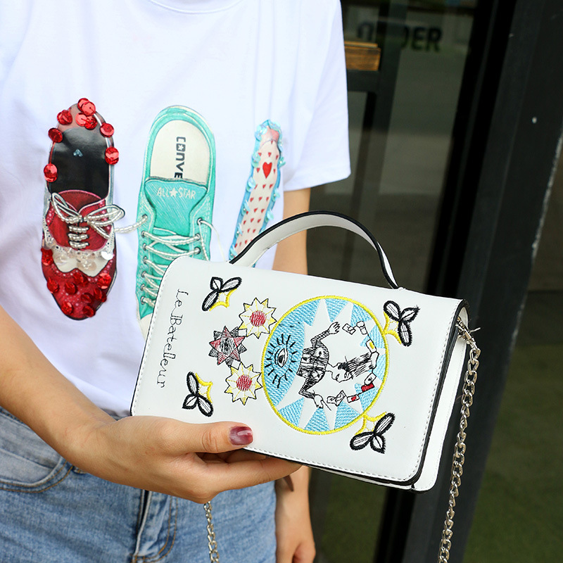 The New Embroidery Small Square Package Wild Handbag Simple Chain Shoulder Messenger bag