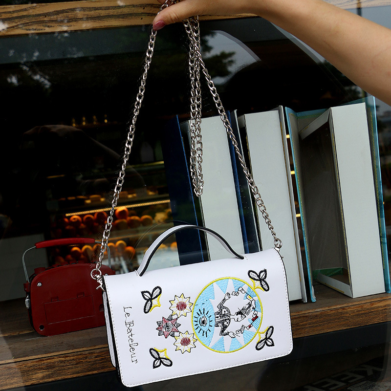 The New Embroidery Small Square Package Wild Handbag Simple Chain Shoulder Messenger bag
