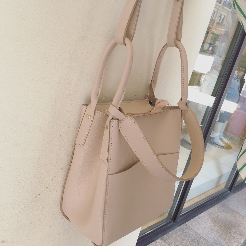 The New Fashion Wild Lady Bags Portable Shoulder Bags Messenger bag Lady bags Handbags