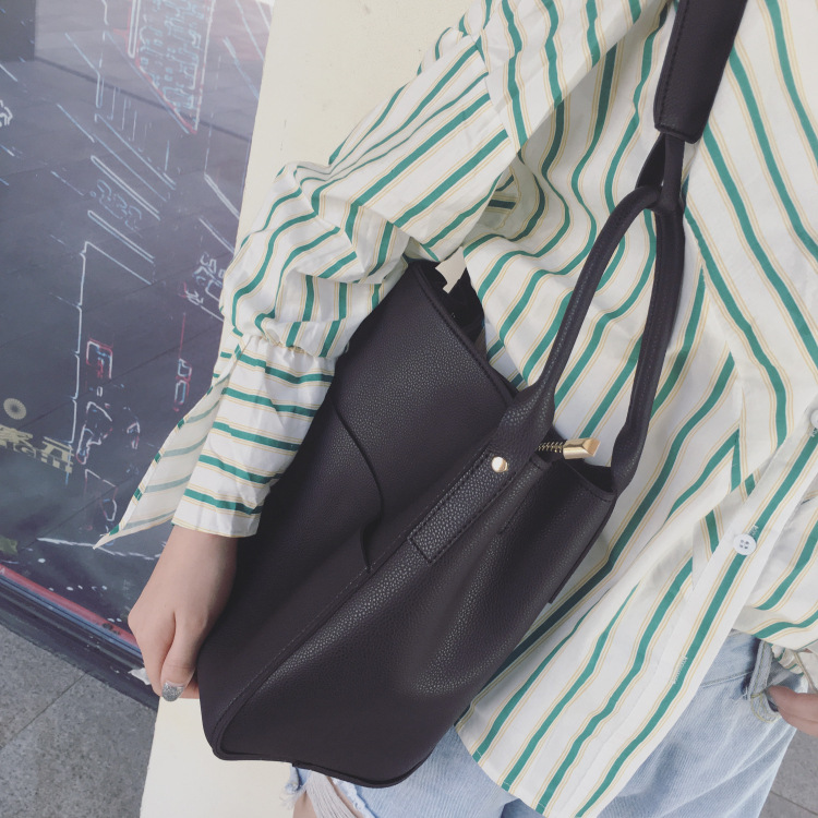 The New Fashion Wild Lady Bags Portable Shoulder Bags Messenger bag Lady bags Handbags