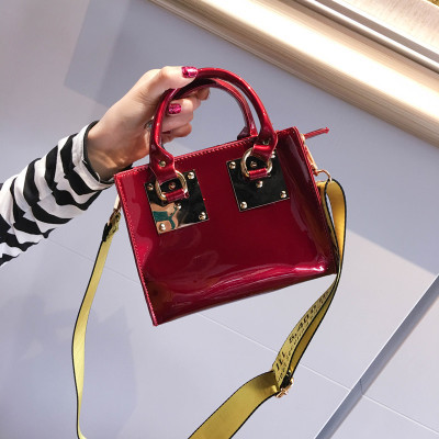 The New Patent Leather Ms Wild Messenger bag Personality Fashion Portable Shoulder Bags Handbags
