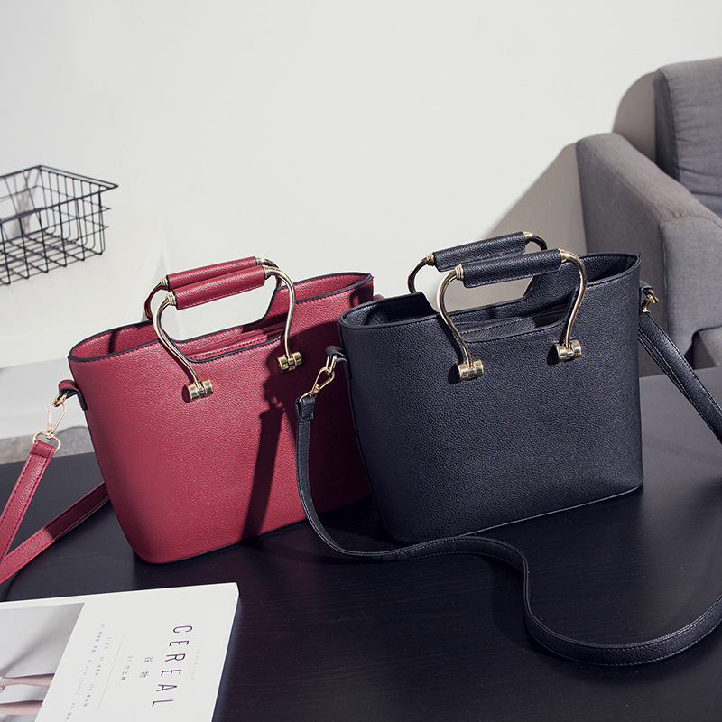 The New Retro Trend Simple Wild Fashion Portable Messenger Bag Lady bags Handbags