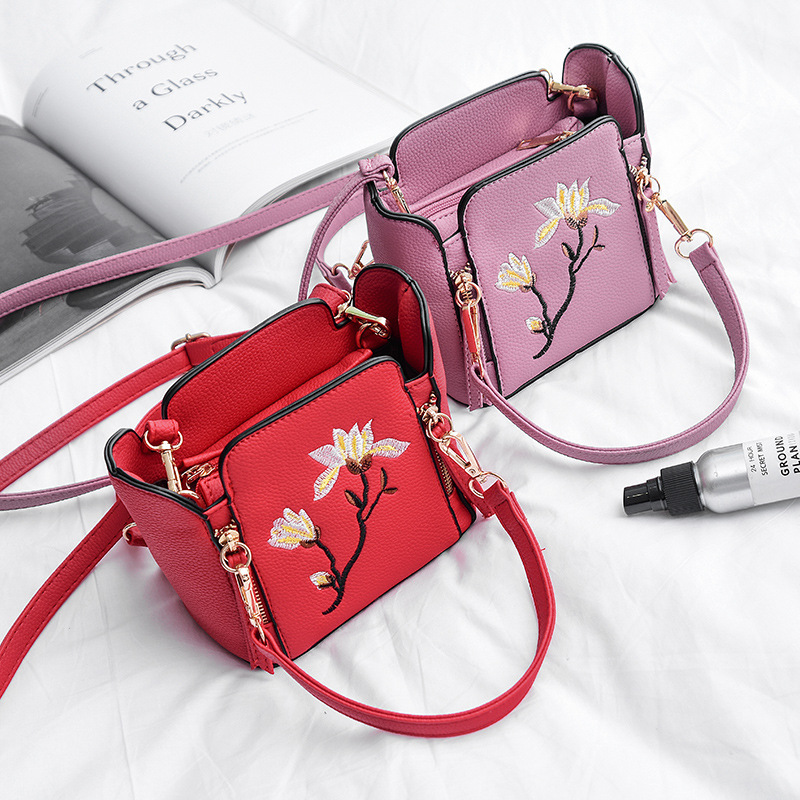 The New Embroidered Bucket Bag Ms Mini Handbag Simple Wild Shoulder Bags
