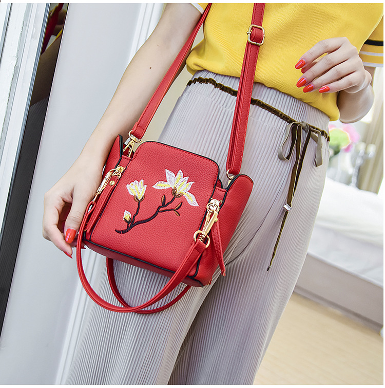 The New Embroidered Bucket Bag Ms Mini Handbag Simple Wild Shoulder Bags