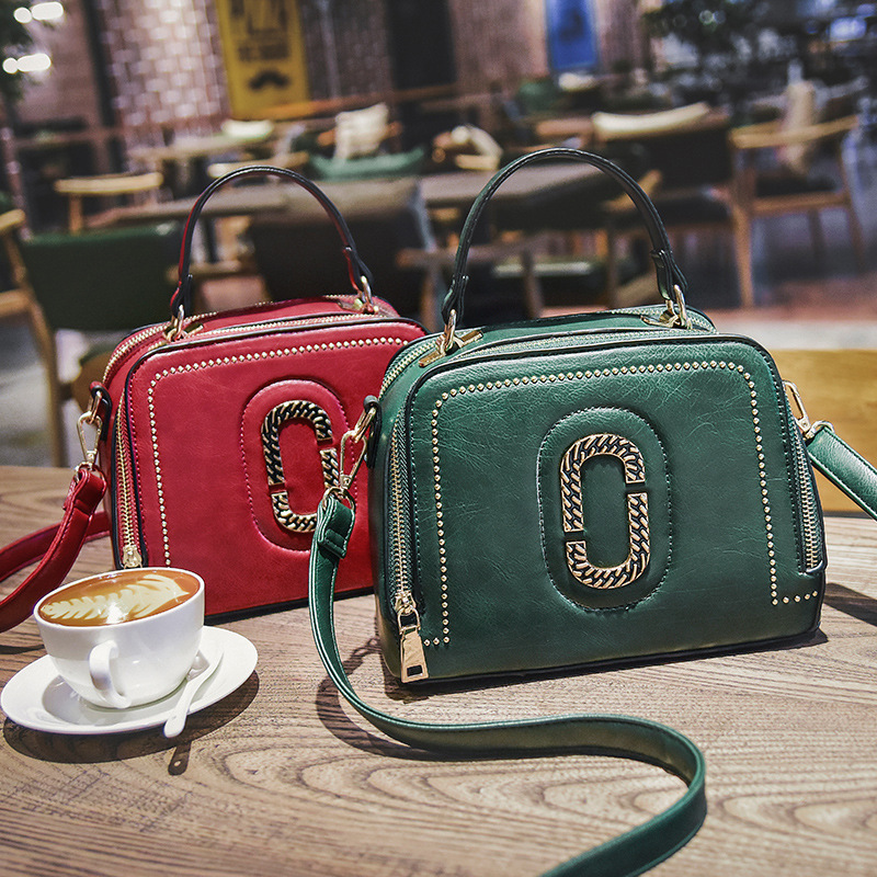The New Handbag Lady Bags Personality Rivet Small Square Package Fashion Wild Messenger bag
