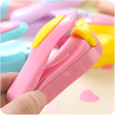Portable Household Mini Sealer  Snacks Plastic Bags Sealer Travel Hand Pressure Heat Sealing Machine