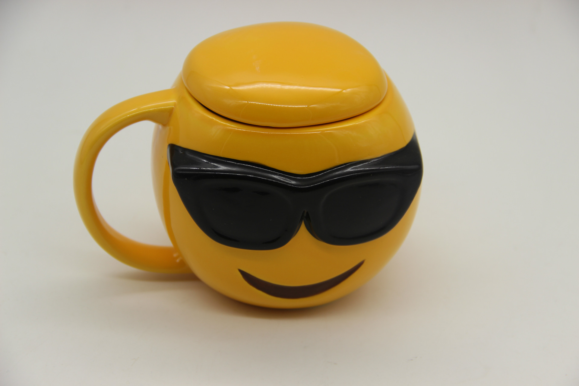 Color Random  Spoof Funny Whole Person cup Expression Cup Ceramics Mug With Cover Coffee Cup