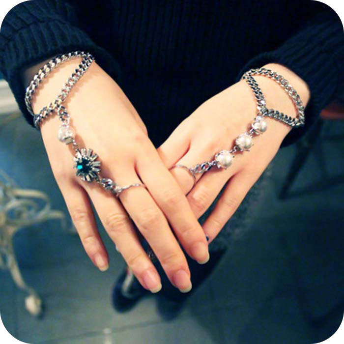 Western Style Personality Fashion Pearl Flowers Diamond Even Means Bracelets Accessories