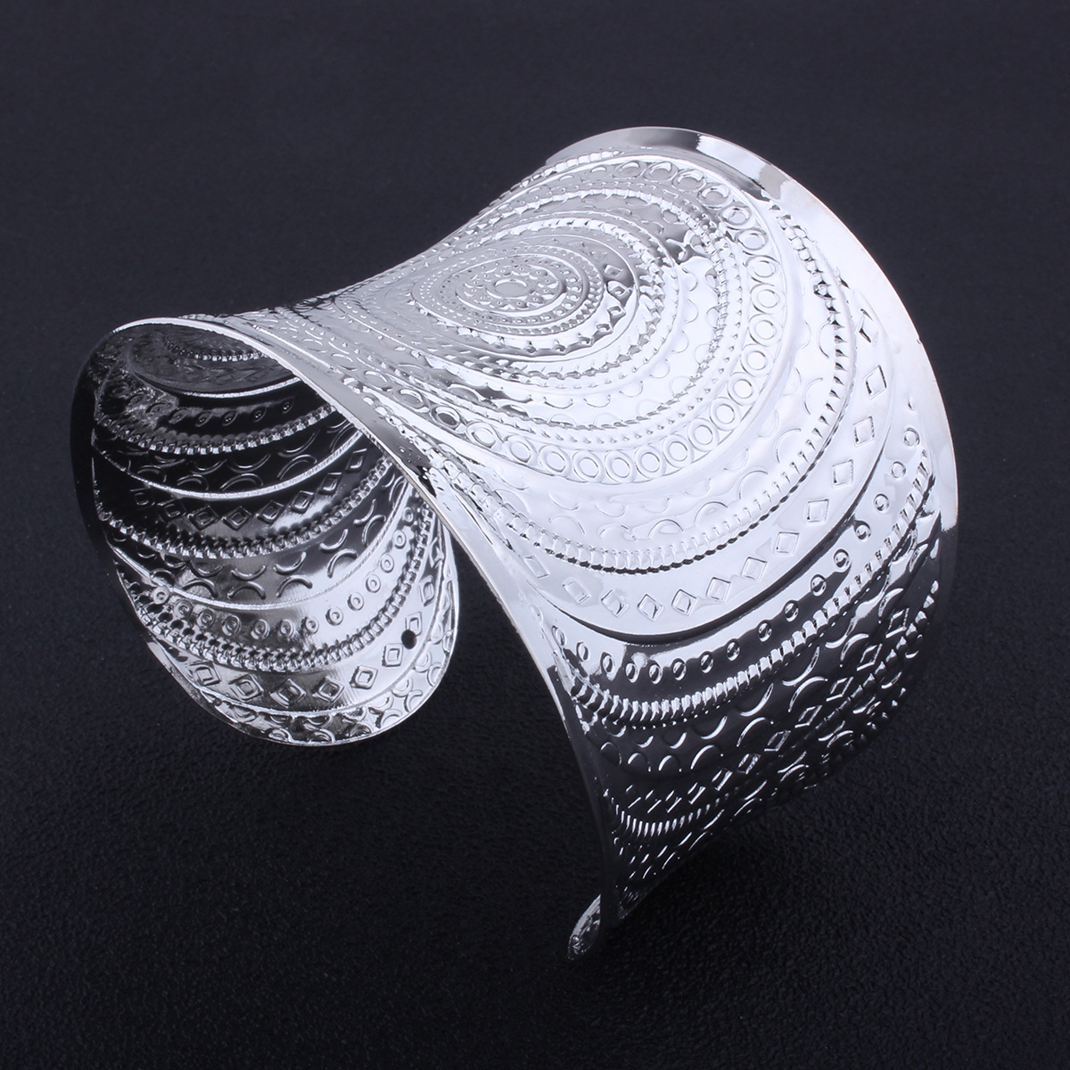 Western Style Metal Texture Spiral Pattern Open Bracelet Fashion Personality Wristband