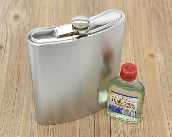 Men's Portable 4 Ounce Stainless Steel Jug Kettle Water Bag Portable Jug