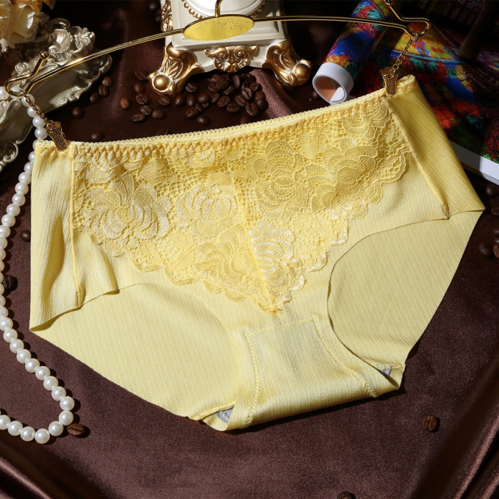 The New Brushed Lace Ms Triangular Underwear Middle Waist No Trace Women's Underwear