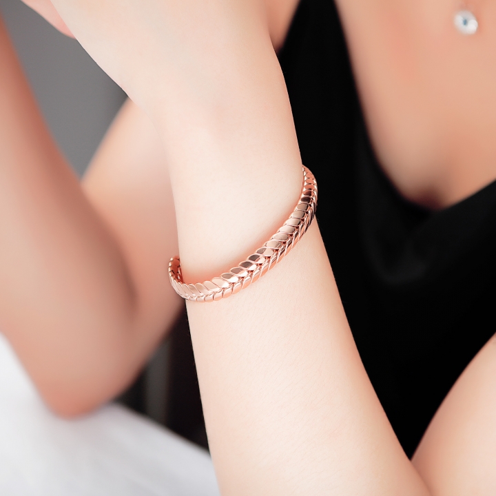 Western style Simple Retro Solid color fashion temperament Titanium steel wristband