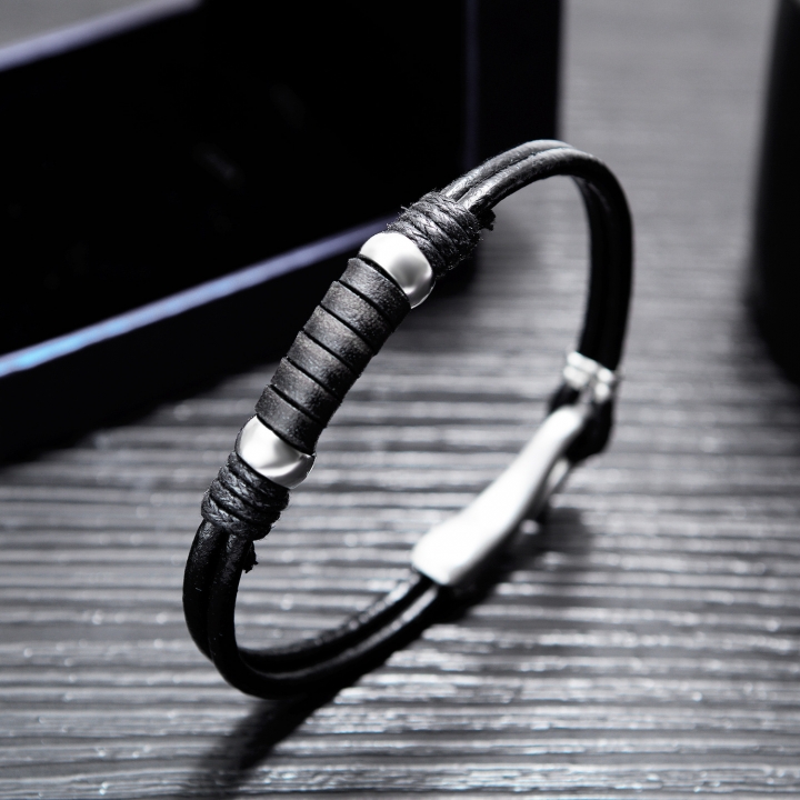 Western style trend Weaving alloy Leather rope Men Bracelet Simple Wild Accessories