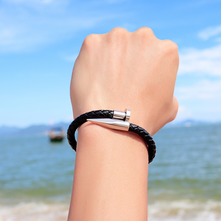 Men personality Titanium steel nail Bracelet Magnetic buckle Weaving Leather rope