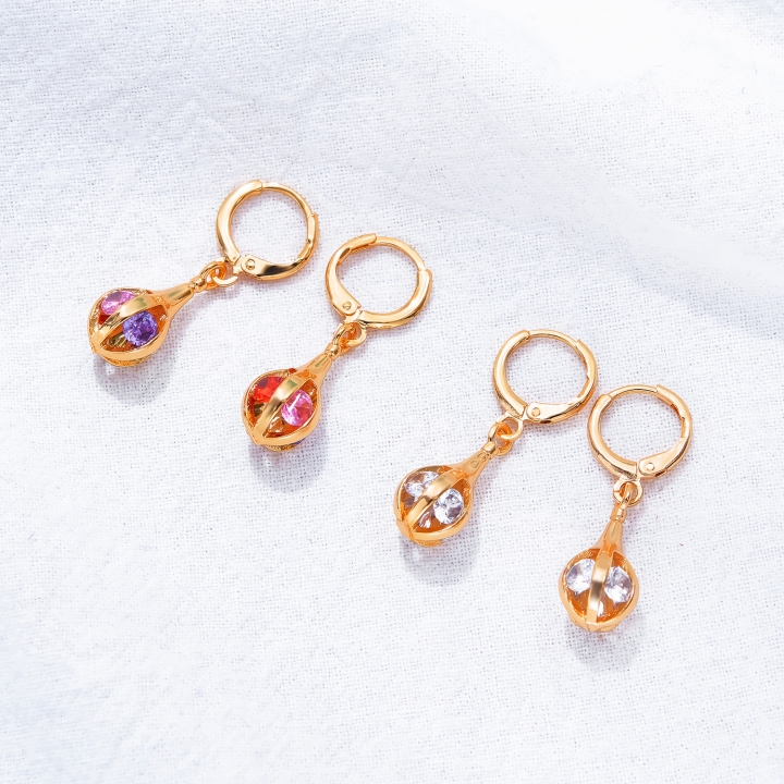Fashion temperament atmosphere Copper plated 18K gold Zircon Simple Wild earring