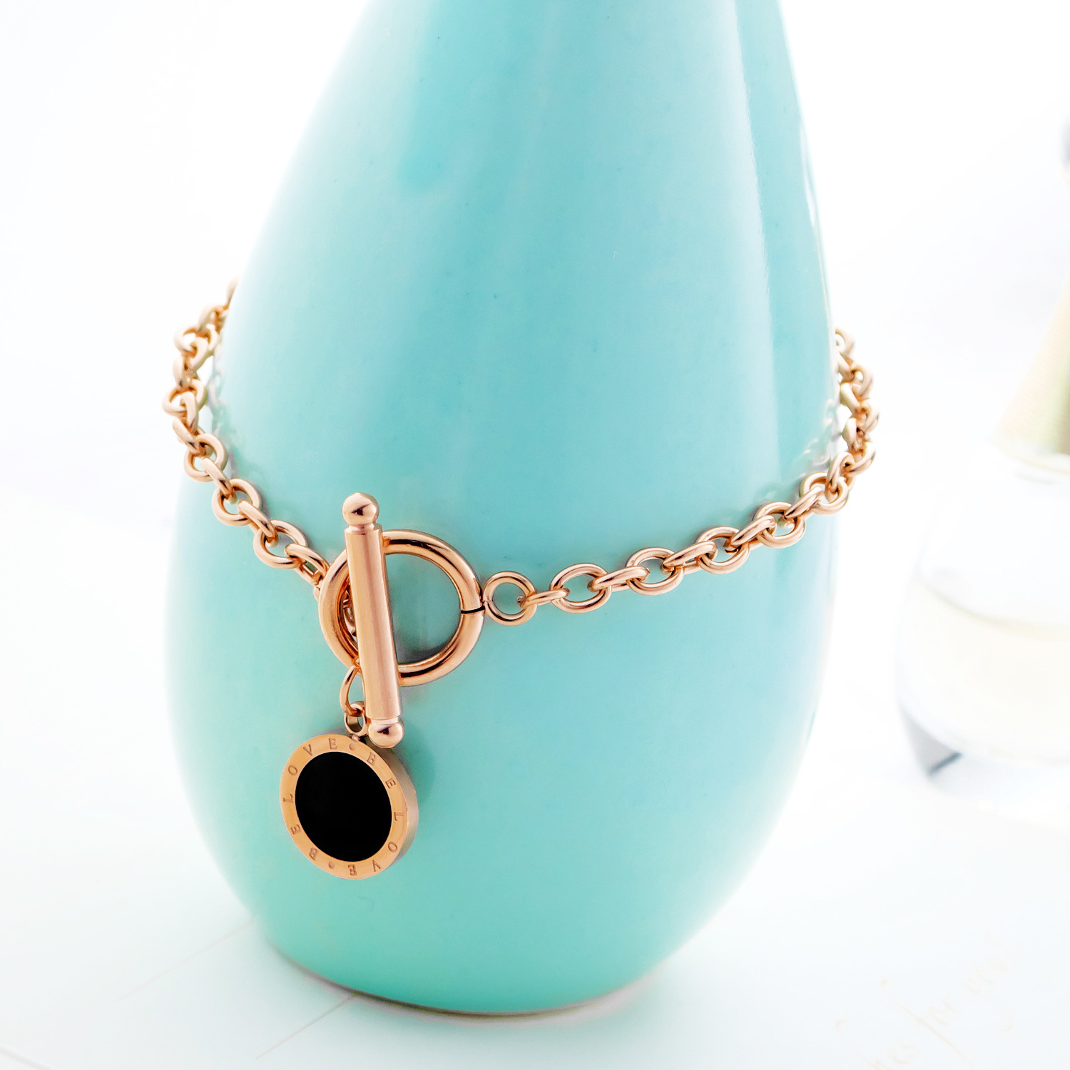 Ms personality Titanium steel jewelry Rose gold chain black Round card Ms Girlfriend bracelet