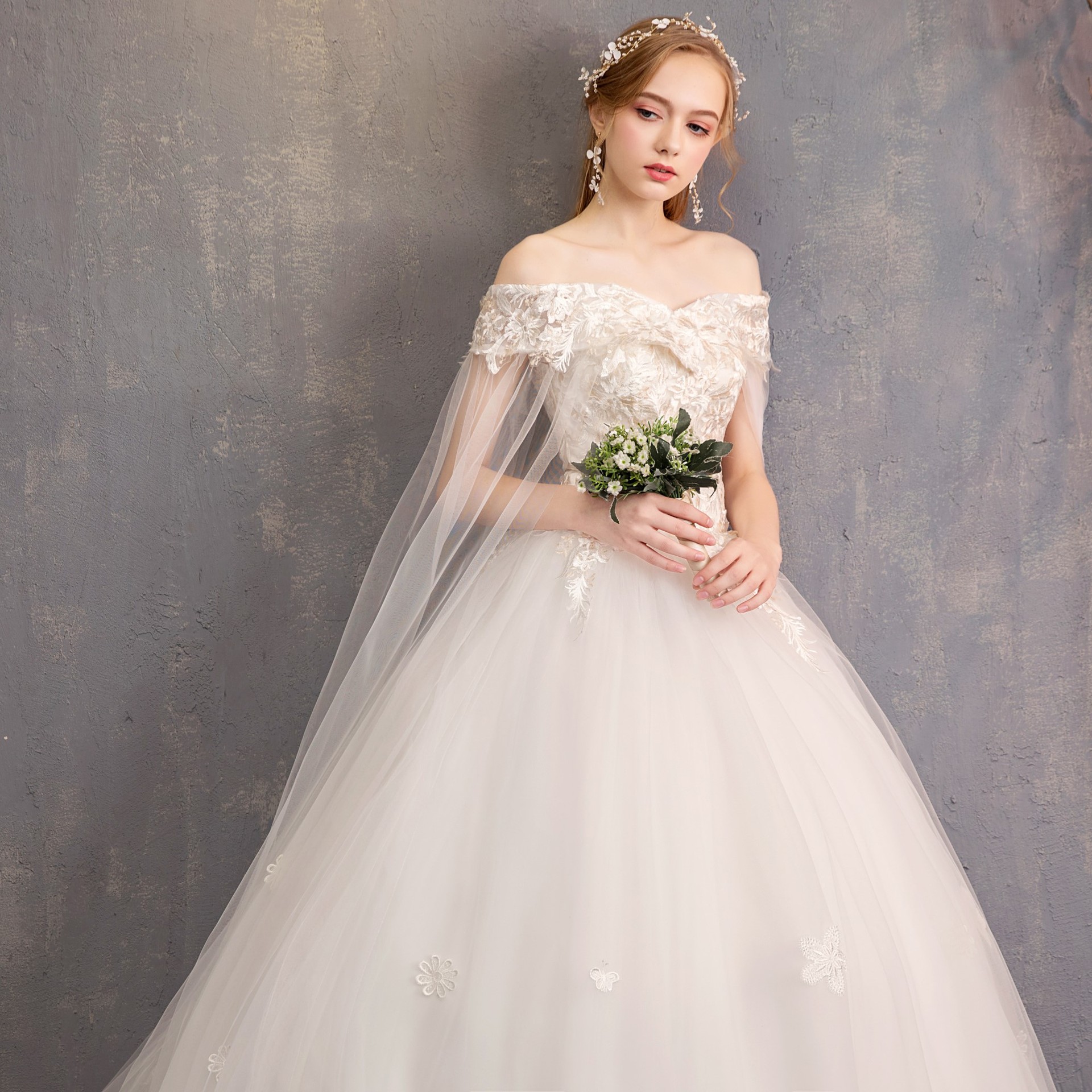 Wedding dress new tail Princess Dream slash neck screen studio wedding dress