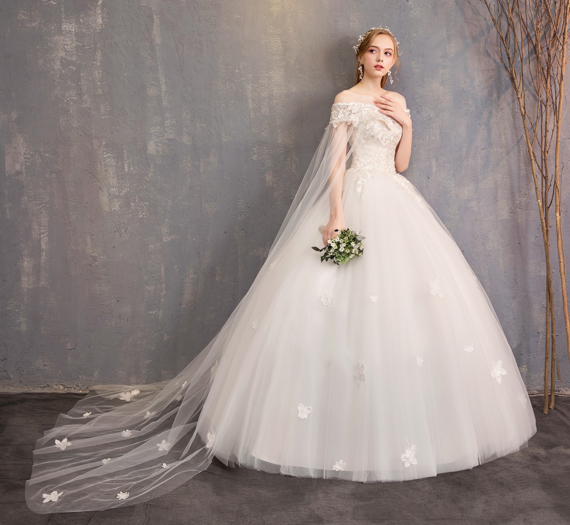 Wedding dress new tail Princess Dream slash neck screen studio wedding dress