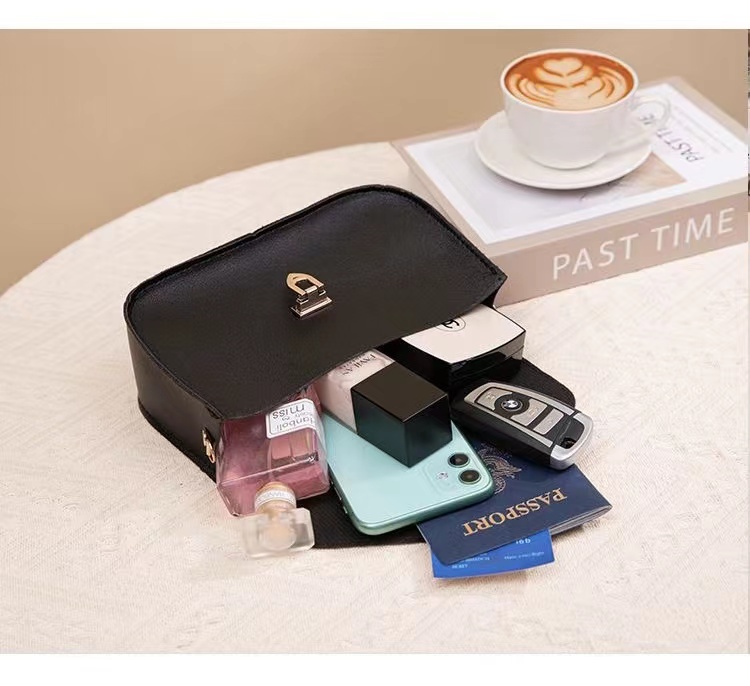 Fashion Small Handbag Women Shoulder Bags 2023 New Luxury Casual Clutch Bag PU Crossbody Flower Printed Bag for Women Small Messenger Chain Bag Flap Designed Bag