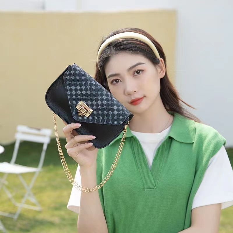 Fashion Small Handbag Women Shoulder Bags 2023 New Luxury Casual Clutch Bag PU Crossbody Flower Printed Bag for Women Small Messenger Chain Bag Flap Designed Bag