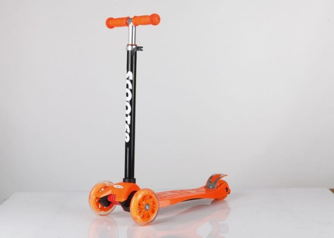 Folding Kids Scooter Child Kick Flashing LED Light Up 3 Wheel Push Adjustable