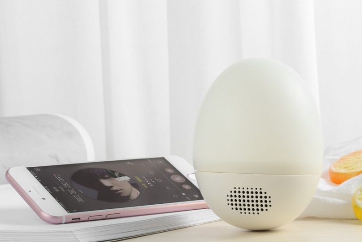Roly-Roly Doll Type Bluetooth Speaker Chageable Colour Light ABS Soft Silcon Materials