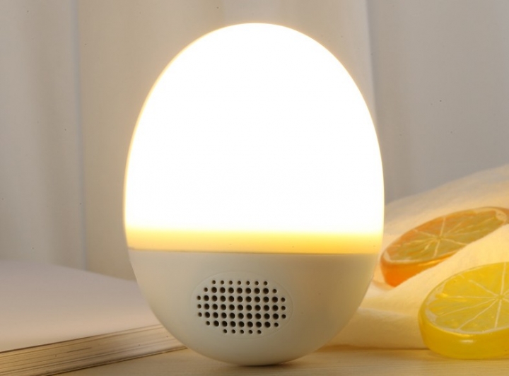 Roly-Roly Doll Type Bluetooth Speaker Chageable Colour Light ABS Soft Silcon Materials