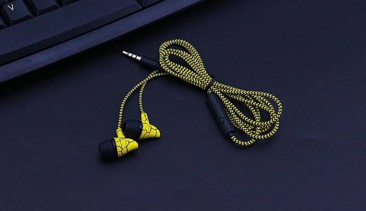 Wire Control headset Ear Style Subwoofer Crack With Wheat Listening to Music Music General Earplugs