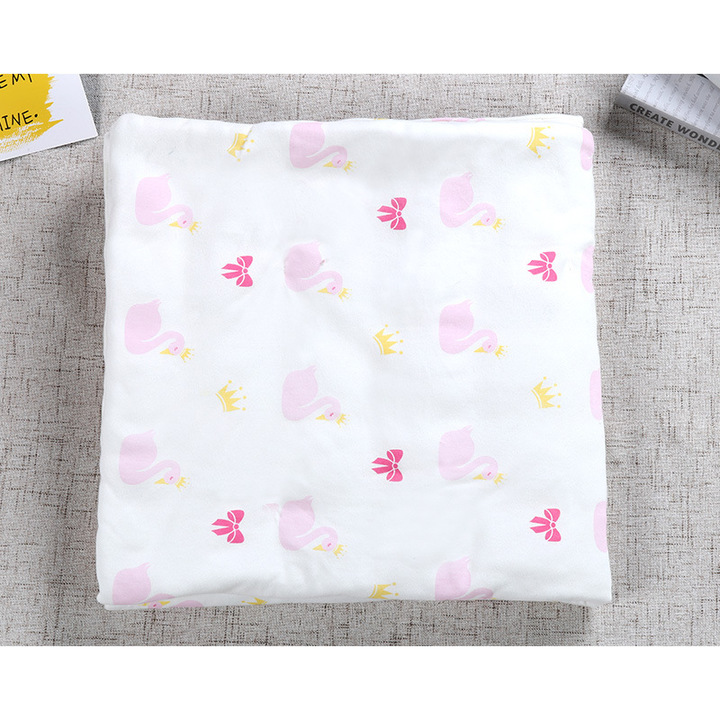 The baby spring and summer pure cotton blanket is breathable and warm