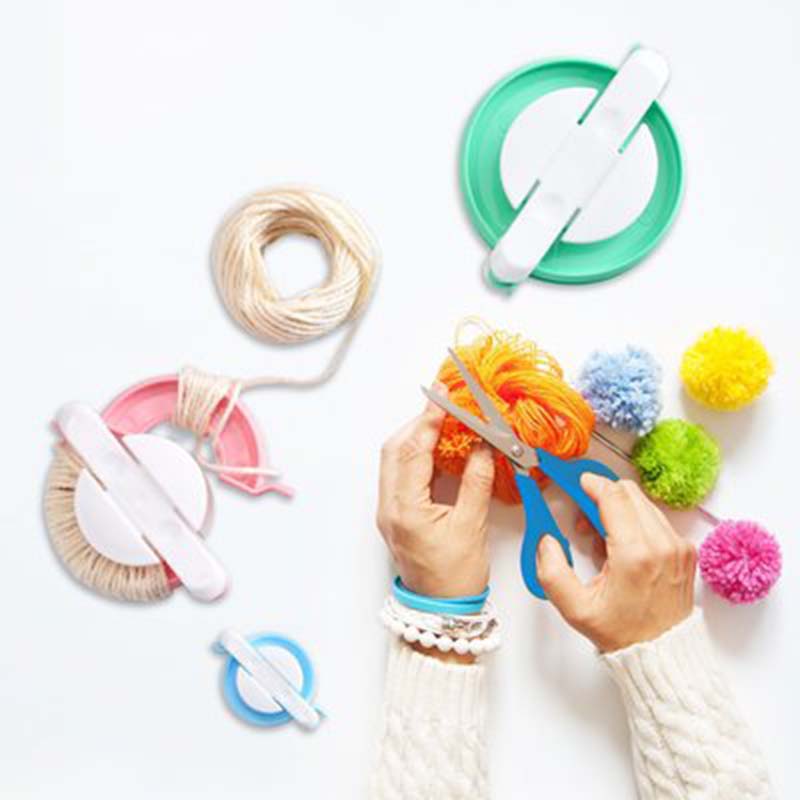 4Pcs/Set Pom Pom Maker Fluff Ball Weaver Needle Knitting Wool Tool Yarn Kit DIY Craft Knitting Tool