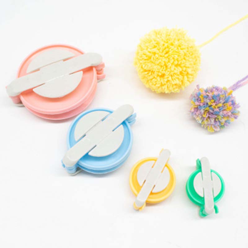 4Pcs/Set Pom Pom Maker Fluff Ball Weaver Needle Knitting Wool Tool Yarn Kit DIY Craft Knitting Tool