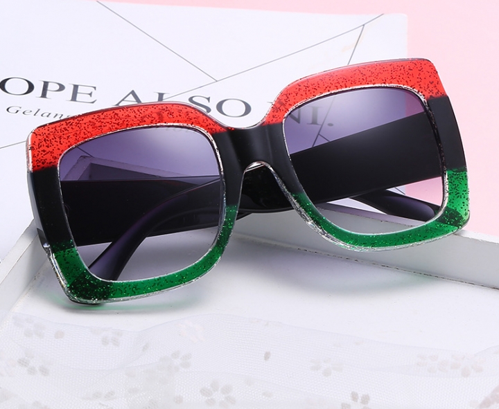 Women's Fashion Shades Oversized Eyewear Classic Designer Sunglasses