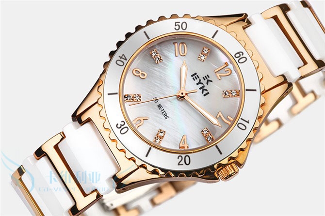 2025 Watch fashion Women watches black golden Watches Lady ladies fashion watches stainless Ceramics Jewellery watch Casual Jewelry watch for female watch electronic brithday ladies exquisite freesize