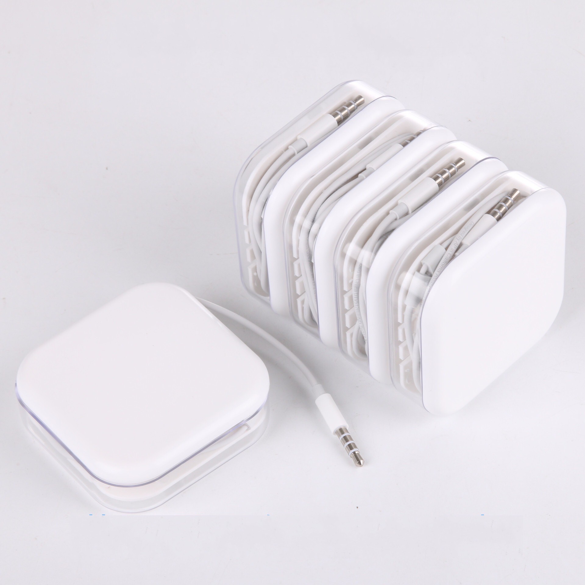 Universal Wired In-Ear Super Mega Bass Earbuds Earphones Earpods for Android Mobile and iPhone