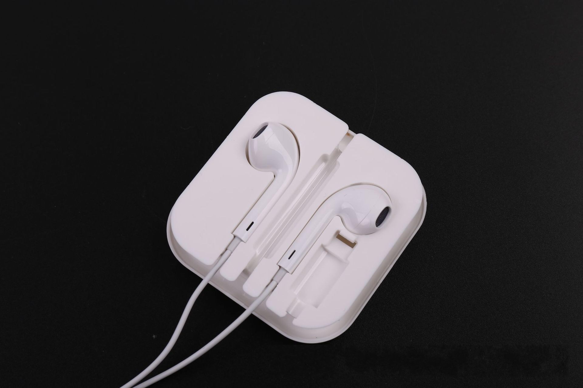 Universal Wired In-Ear Super Mega Bass Earbuds Earphones Earpods for Android Mobile and iPhone