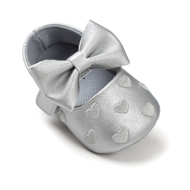 A pair of Baby shoes PU Leather Baby Girl Baby Bow Fringe Soft Soled Non-slip Footwear Crib Shoes