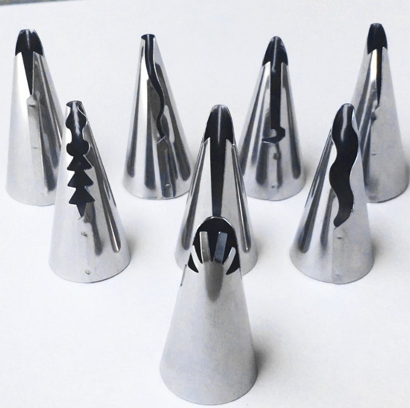 10pcs/set Kitchen Wedding Cake Decorating Icing Stainless Steel Nozzles Skirt Cake Piping Tips