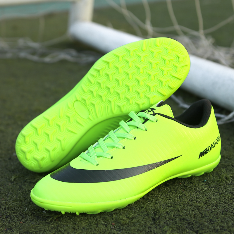 Men Outdoor Breathable Soft Football Shoes Plus Size Kids Comfortable Professional Soccer Shoes
